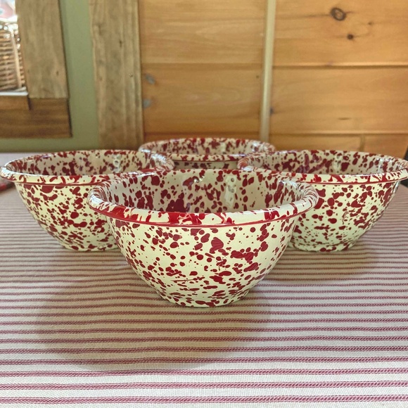Enamelware Crow Canyon 5.25" Small Footed Bowls 4 Burgundy NWT - Picture 1 of 7